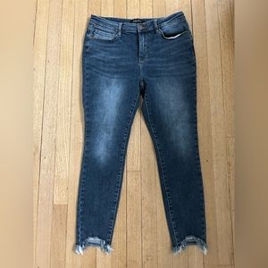 Judy Blue skinny fit shark bite hem size 15/32